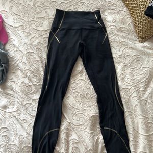 Lulu aligns black and gold size 4